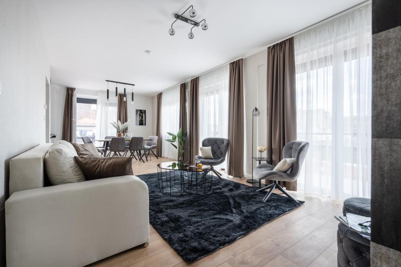 The Rose Garden Pot- Parking Apartamento Budapest