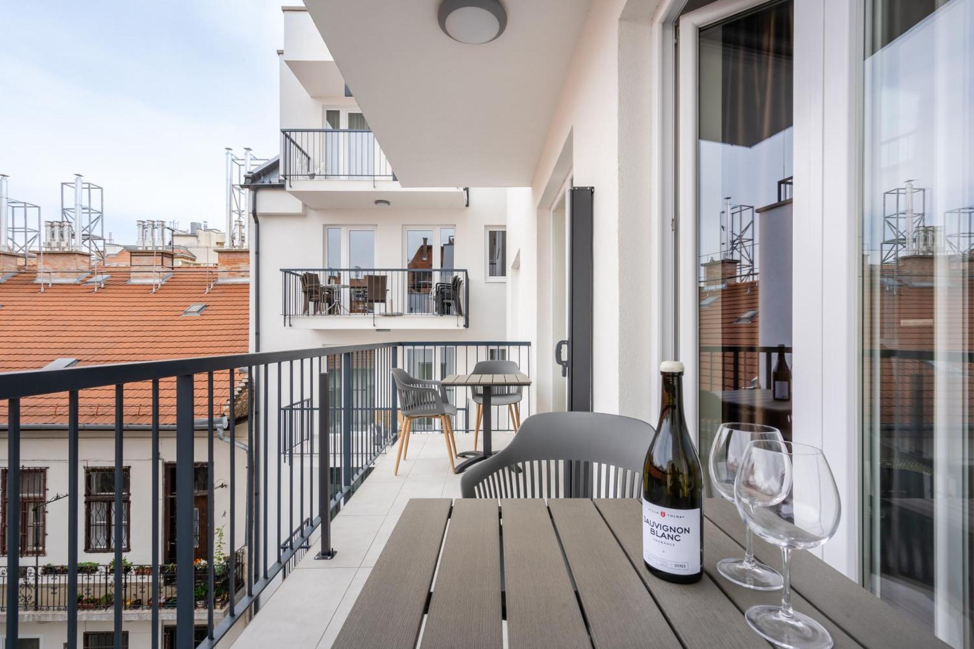 The Rose Garden Pot- Parking Apartamento